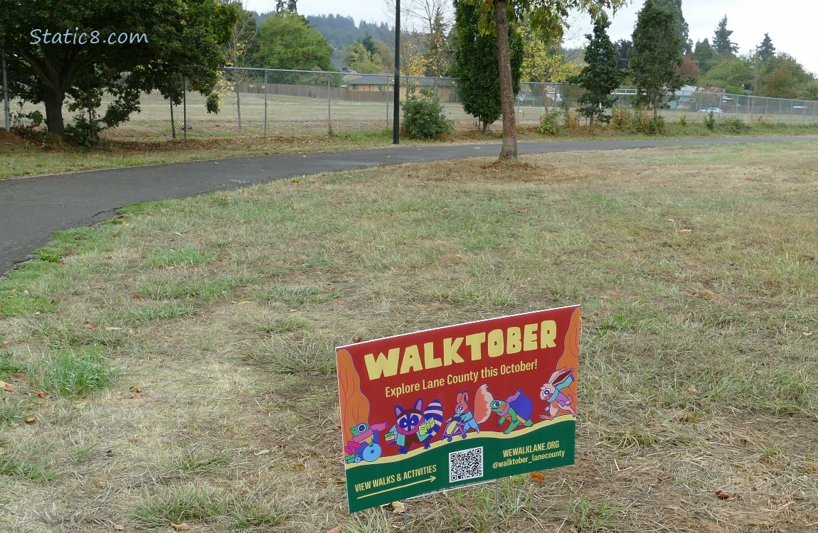 Sign in a field next to the bike path: Walktober